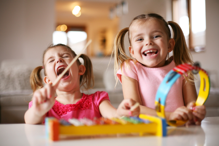 enfants qui chantent des comptines anglaises