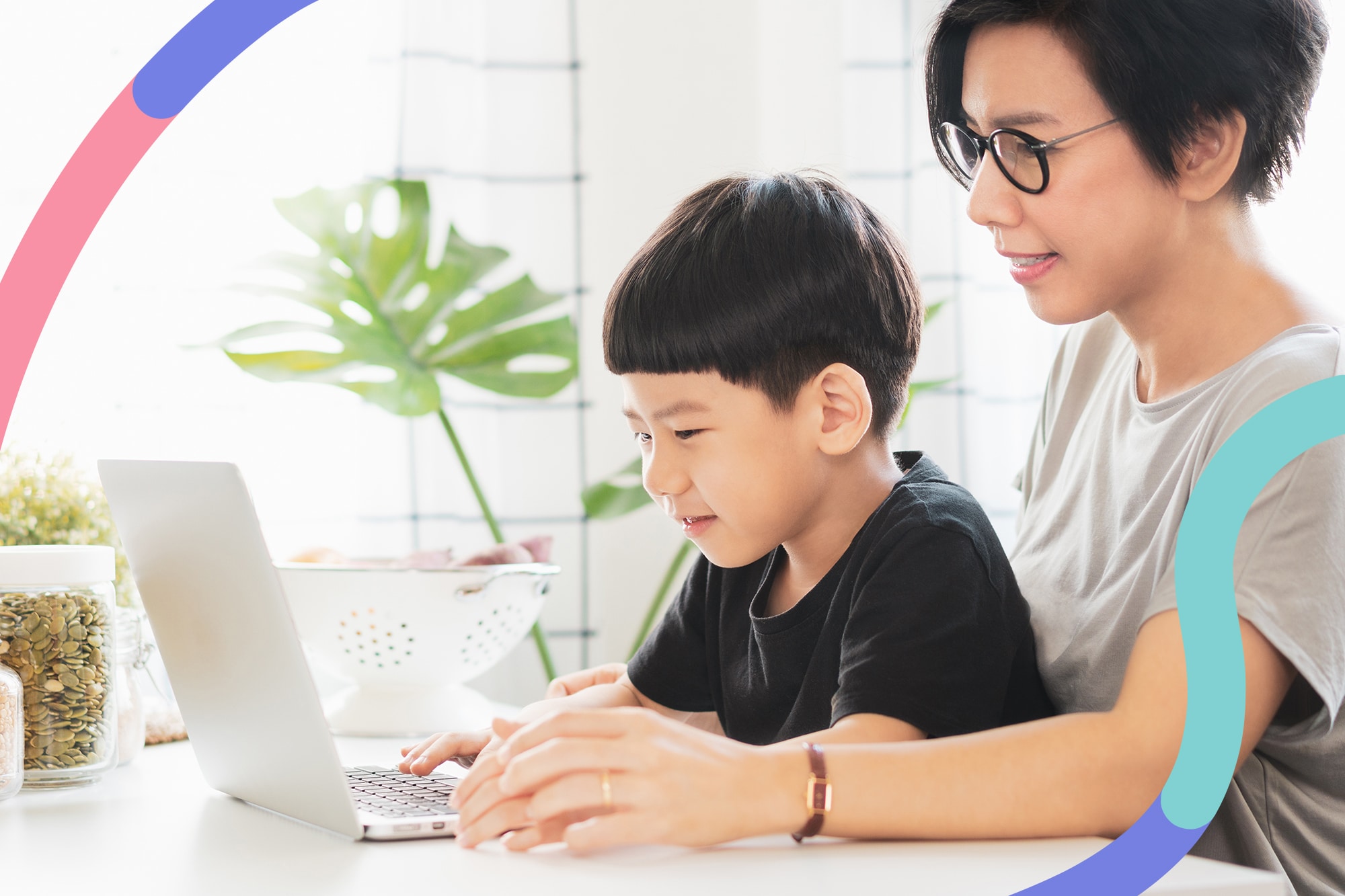 A mother accompanying a child in an online Chinese class