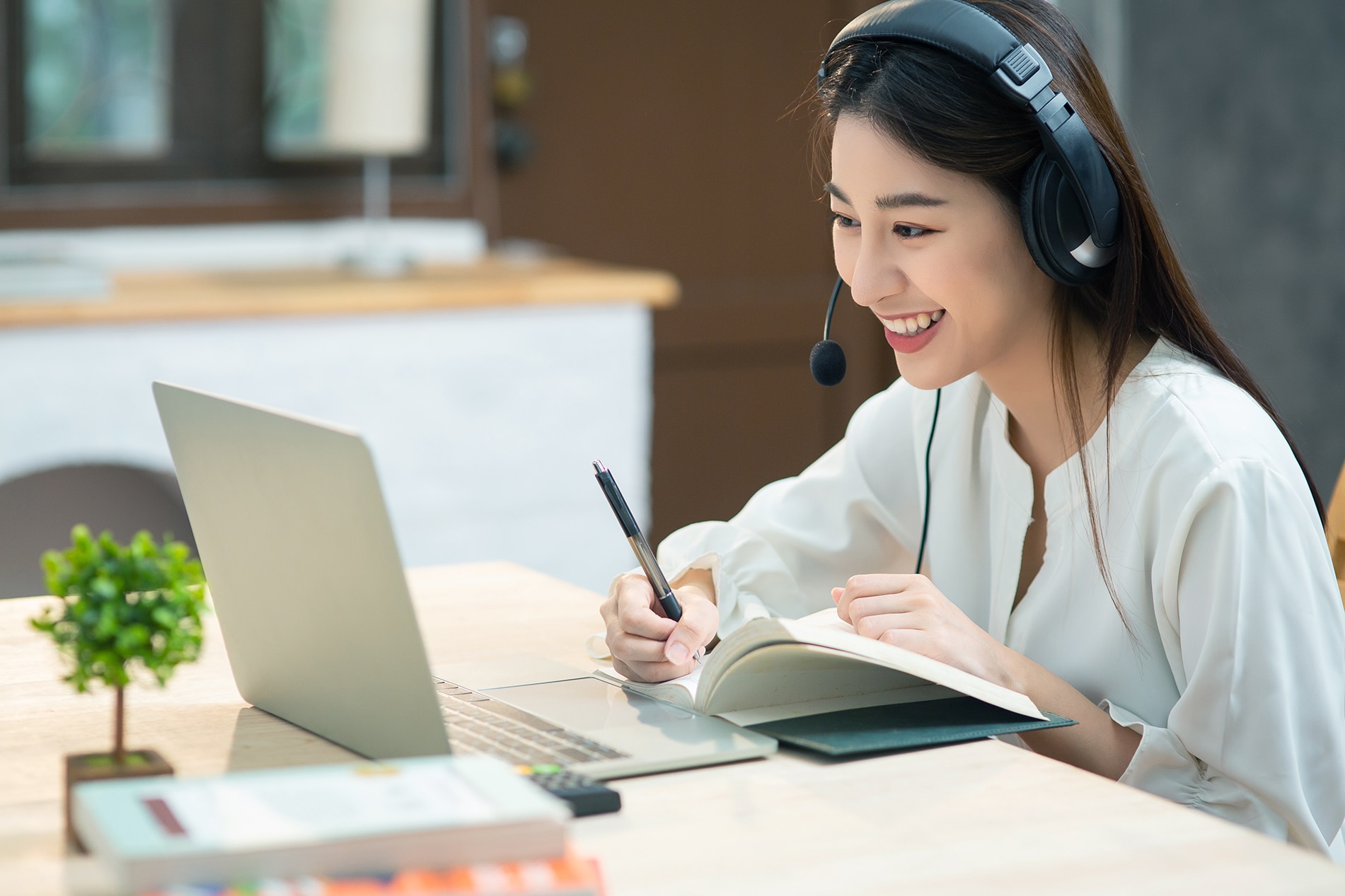 Parents like the high-quality teaching talents we have for their children’s Chinese education